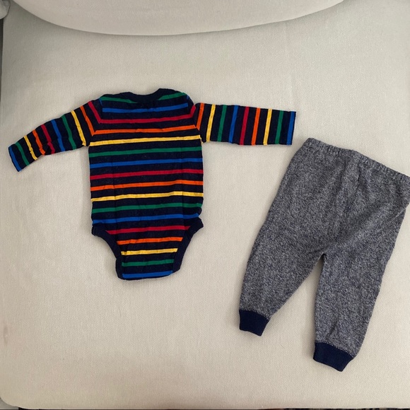 Baby GAP Outfit - Picture 3 of 3